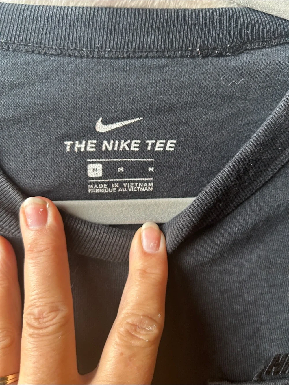 Nike Men’s Black Long-Sleeve Pocket Tee size M